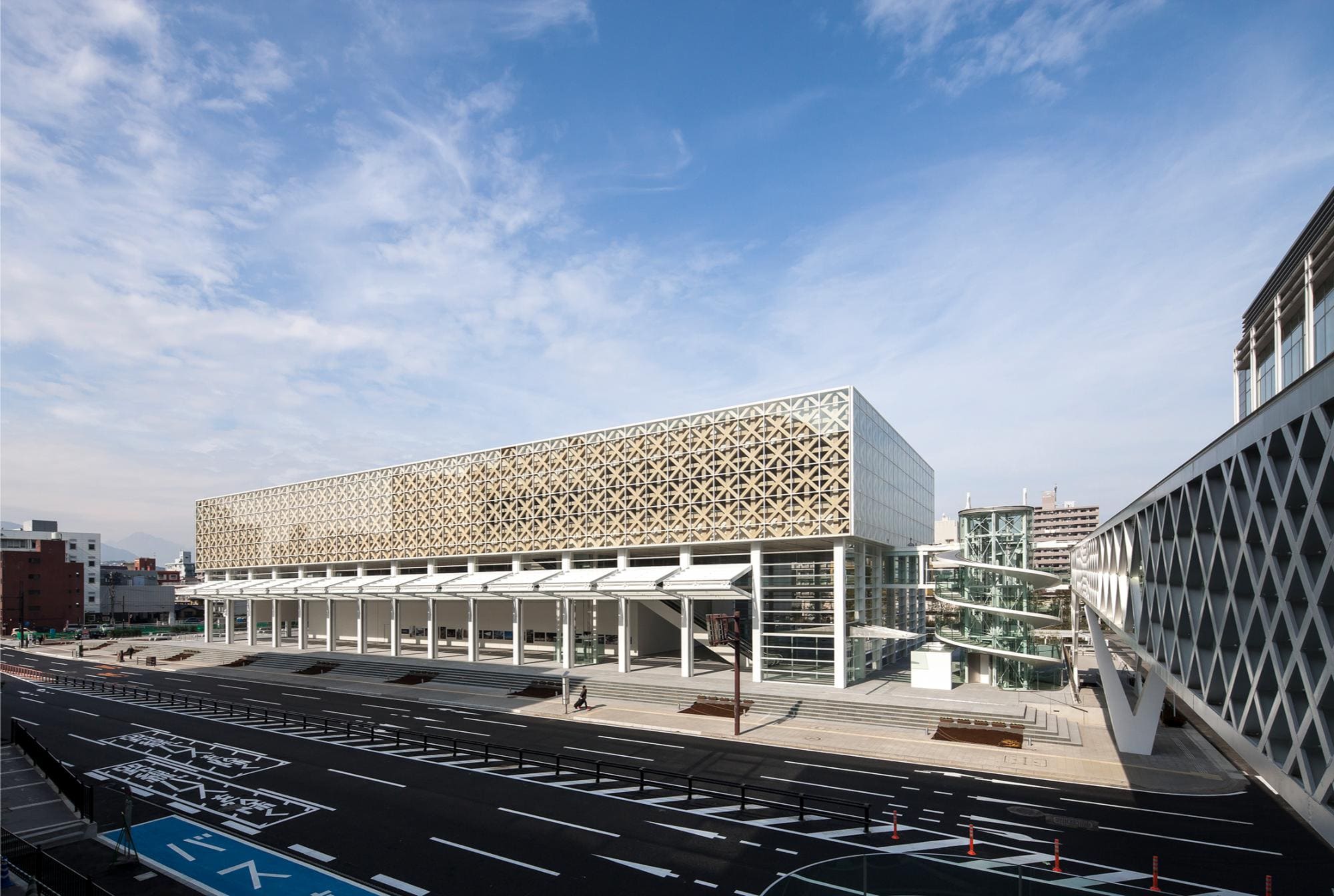 大分県立美術館（OPAM）