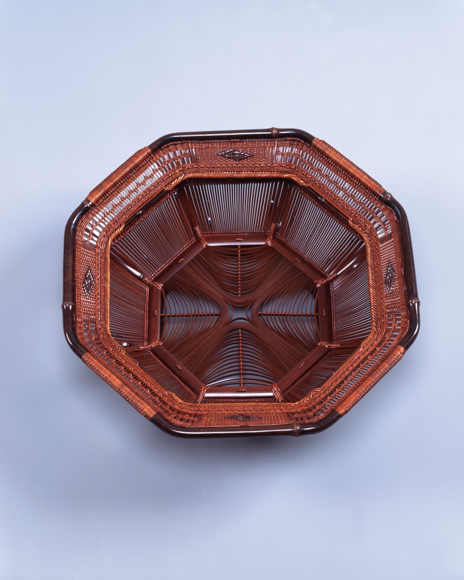 八稜櫛目編盛籃（ はちりょうくしめあみもりかご）