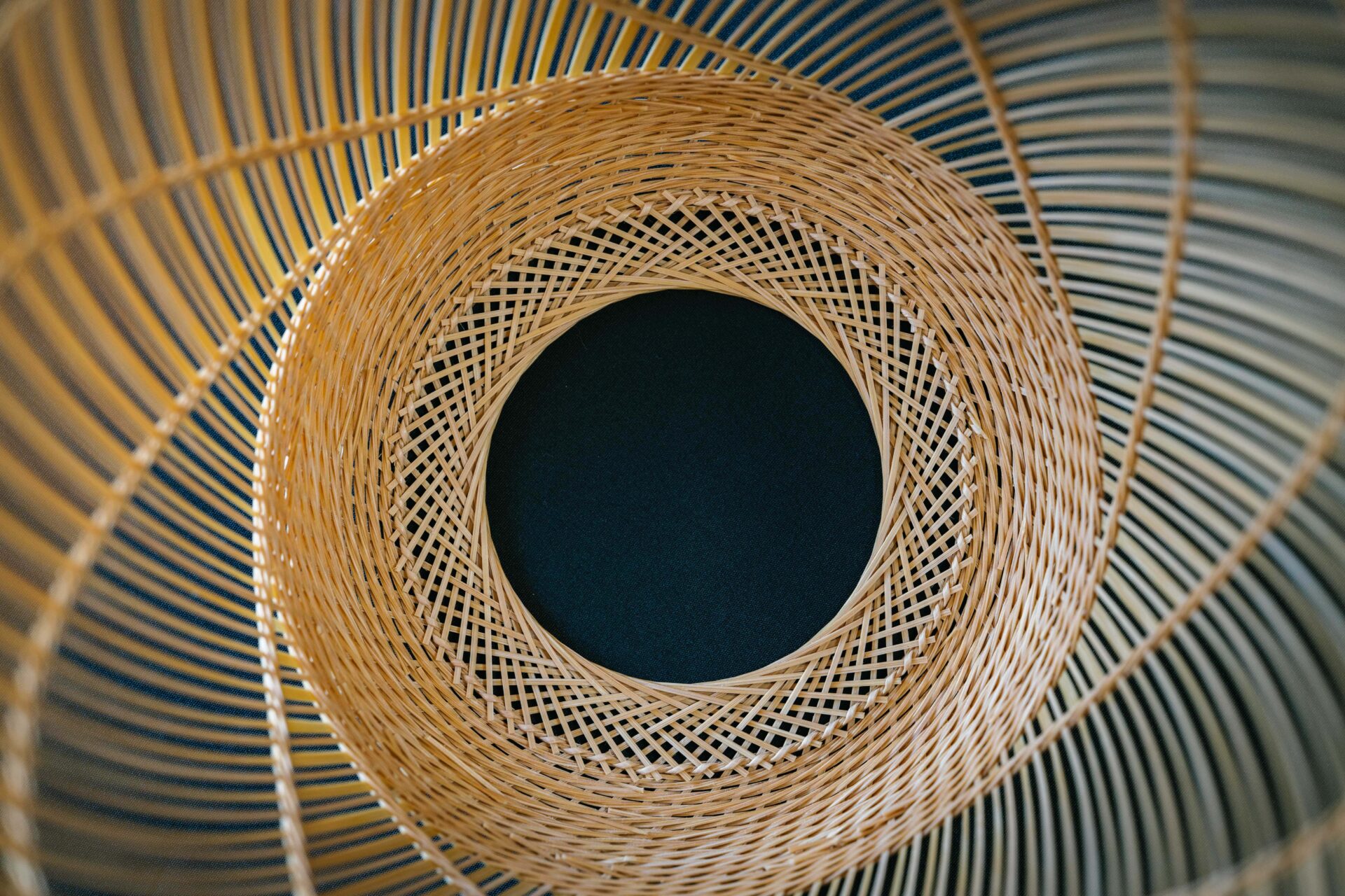 美しい螺旋が柔らかさを醸し出す岐部さんの作品たち